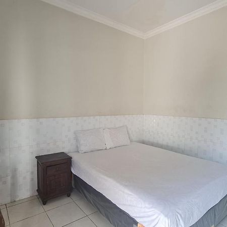 Surakarta  Oyo 90831 Hotel Gardenia Prambanan מראה חיצוני תמונה