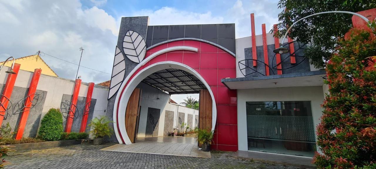 Surakarta  Oyo 90831 Hotel Gardenia Prambanan מראה חיצוני תמונה