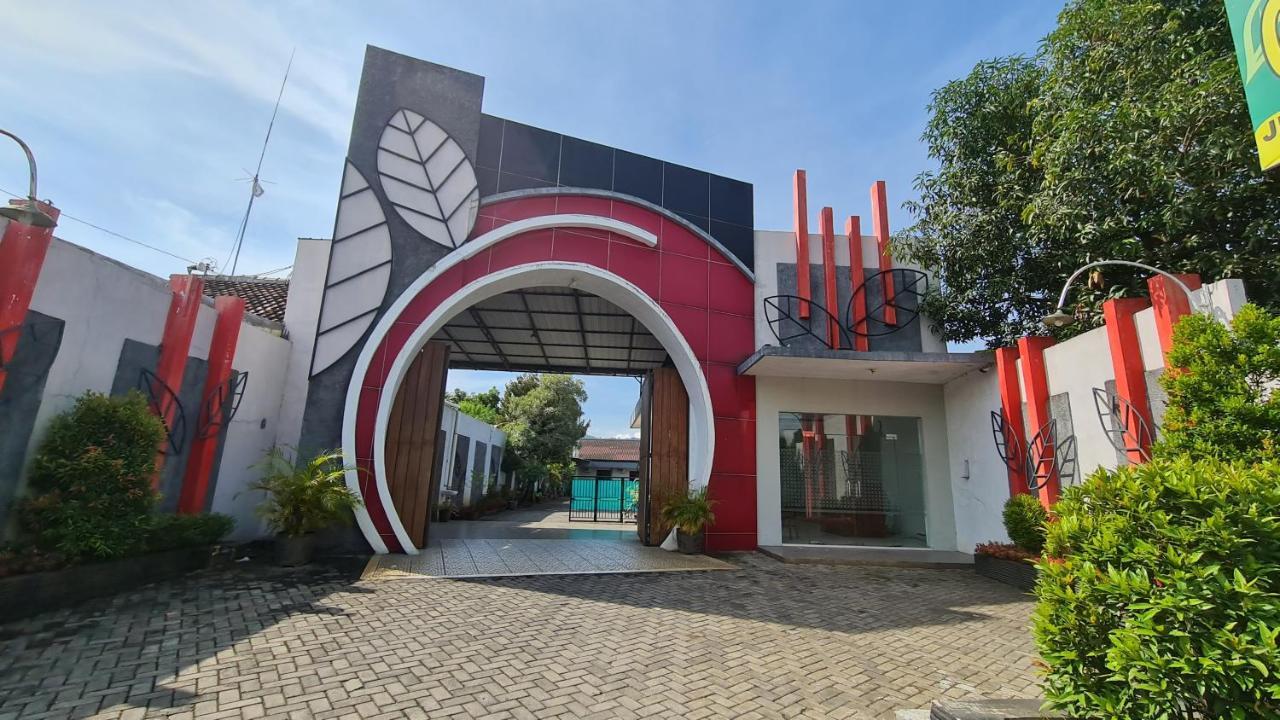 Surakarta  Oyo 90831 Hotel Gardenia Prambanan מראה חיצוני תמונה