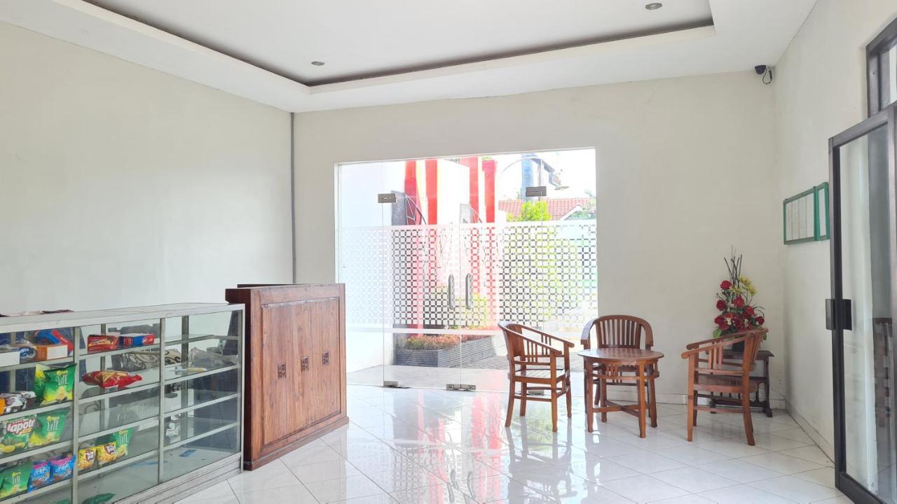 Surakarta  Oyo 90831 Hotel Gardenia Prambanan מראה חיצוני תמונה
