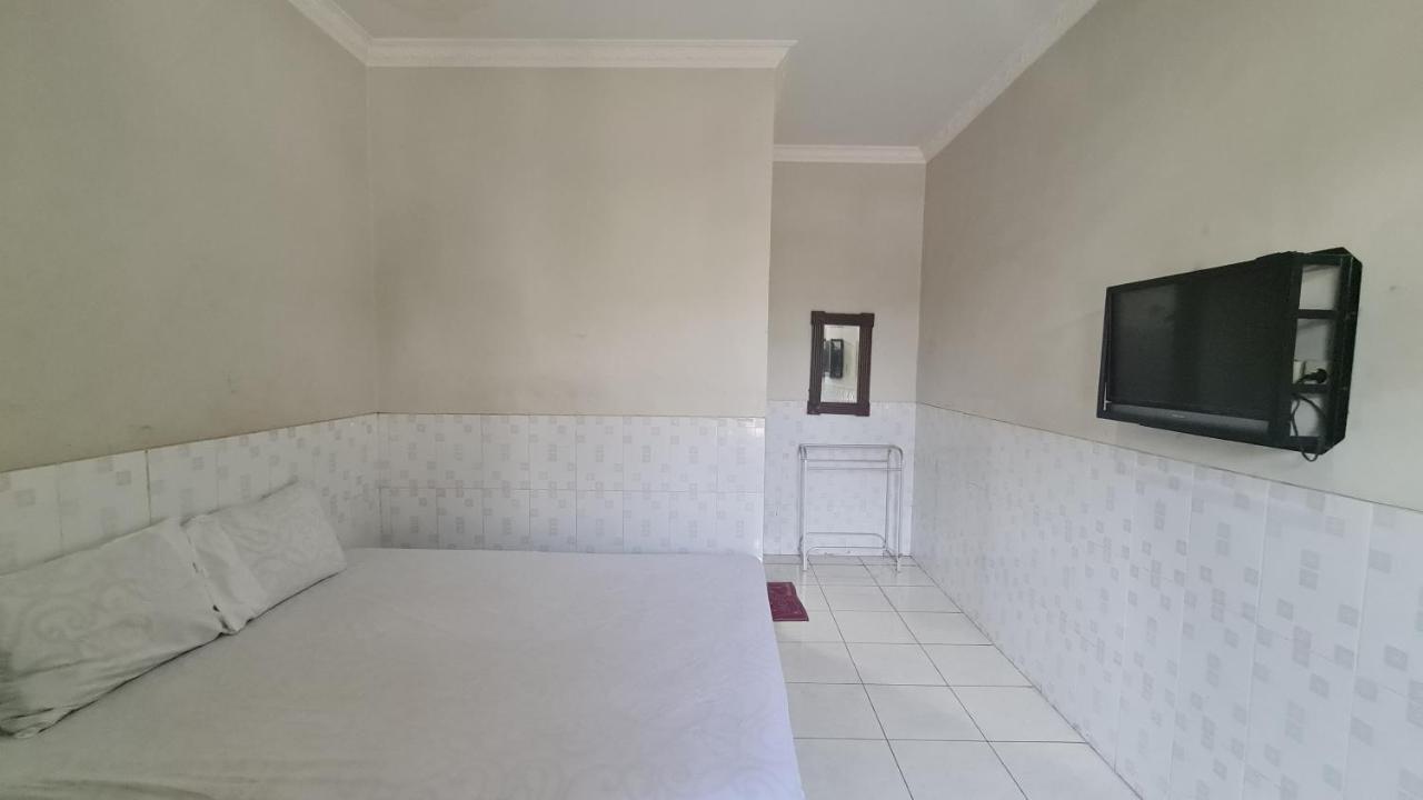 Surakarta  Oyo 90831 Hotel Gardenia Prambanan מראה חיצוני תמונה